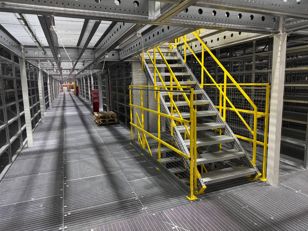 Решетчатые настилы «СОЛИД» – ключевой элемент масштабного складского мезонина в Ташкенте