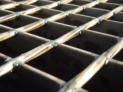 Сварной решетчатый настил SP 34*50/50*5 с зубом противоскольжения